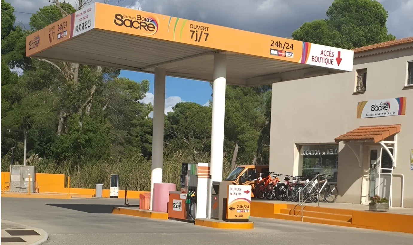 Station Du Bois Sacre Location De Velo Arles Une Station Essence Pratique Et Bien Equipee